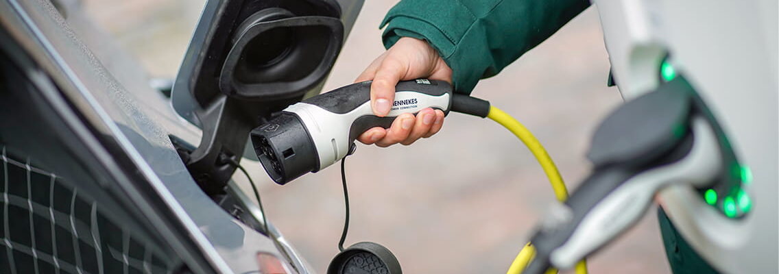 herosub_laden_elektrische_auto Op lokatie bij de Verlengde Zuiderloswal